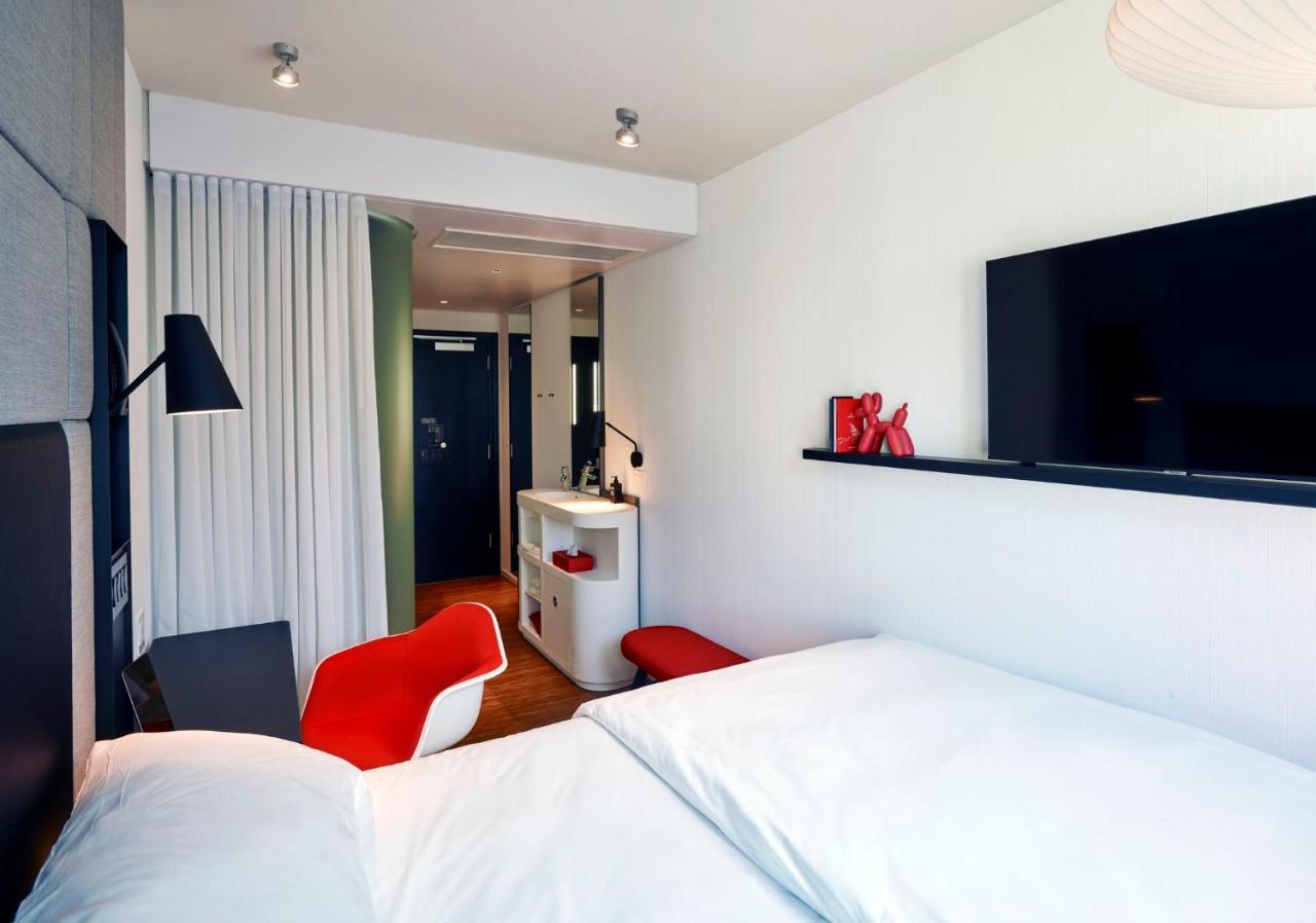 Citizenm London Victoria Station Hotel Екстериор снимка