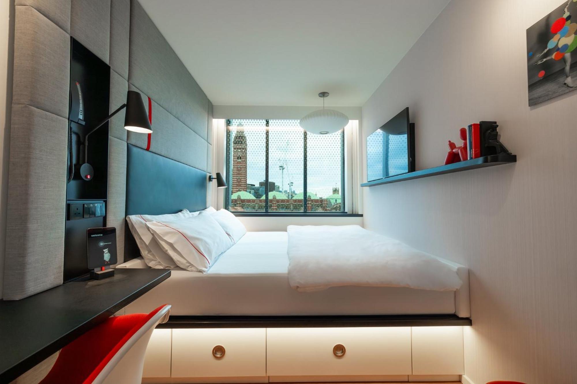 Citizenm London Victoria Station Hotel Екстериор снимка