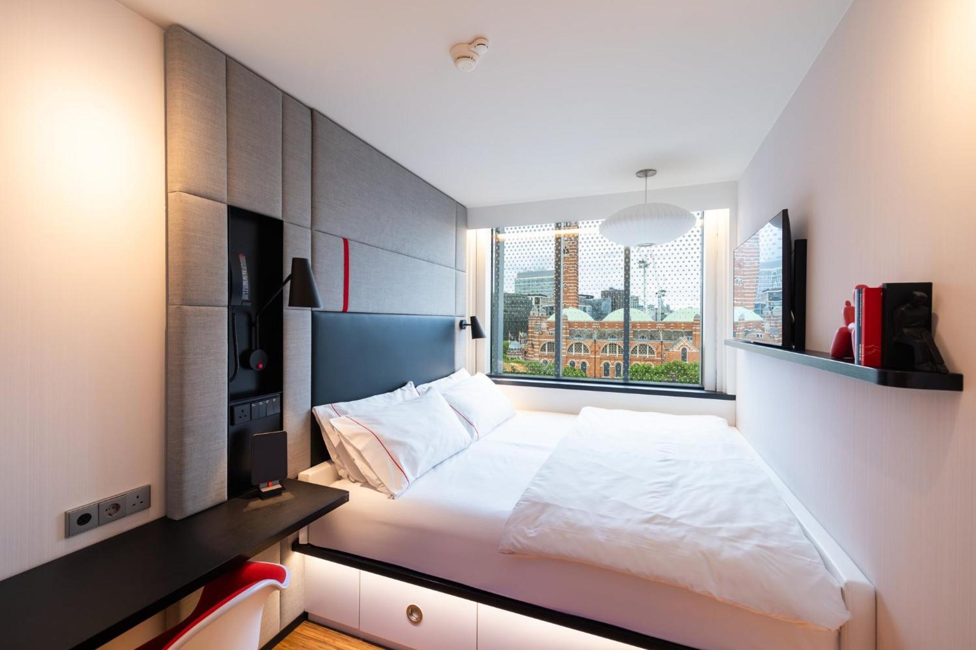 Citizenm London Victoria Station Hotel Екстериор снимка