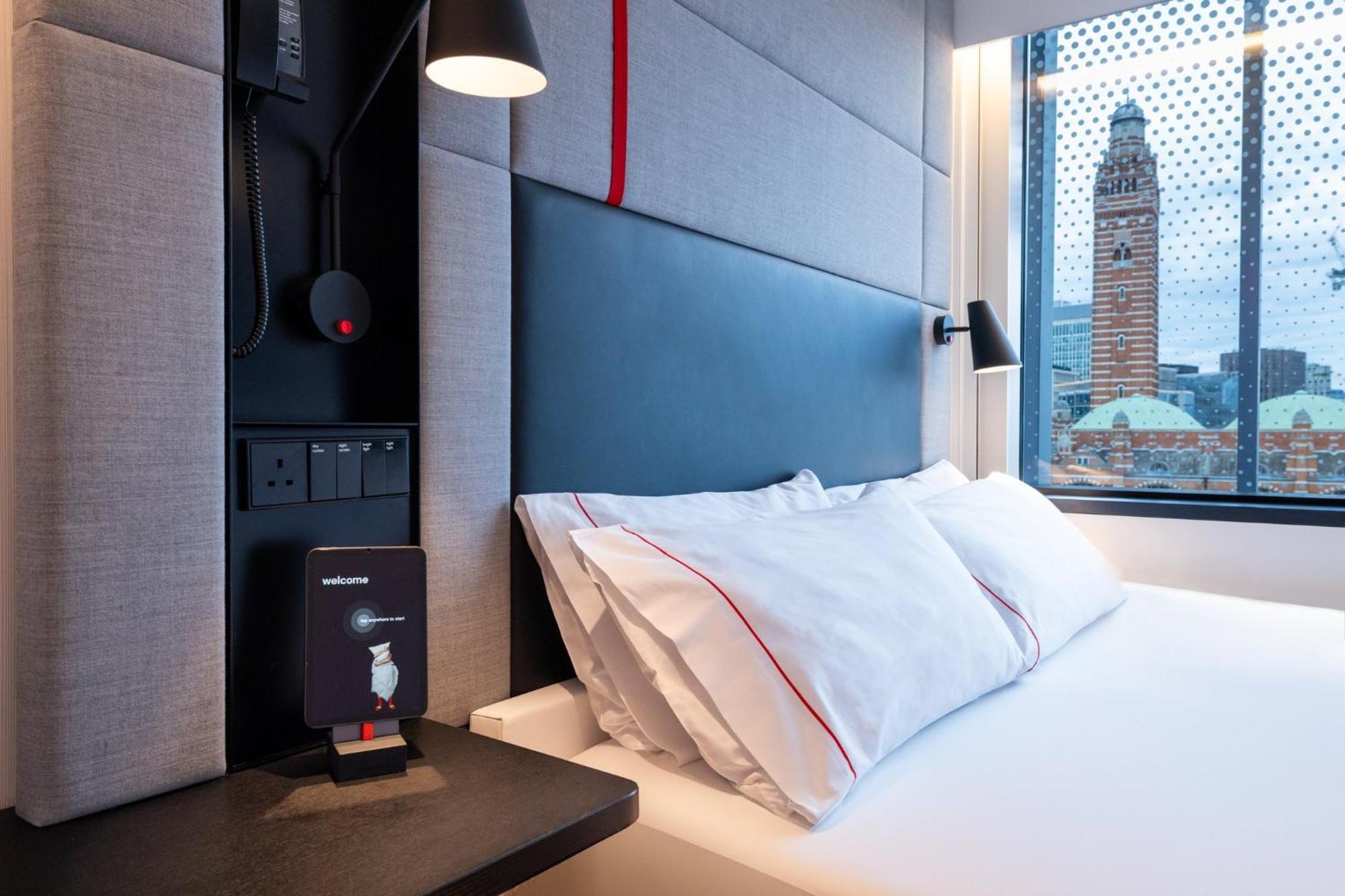 Citizenm London Victoria Station Hotel Екстериор снимка